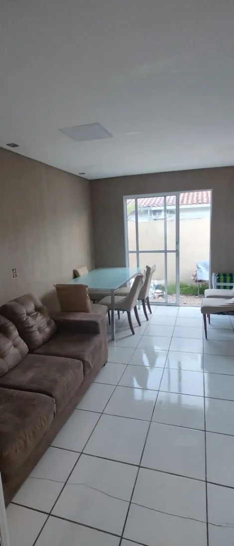 Alugar Casa / Padrão em Pelotas. apenas R$ 400.000,00
