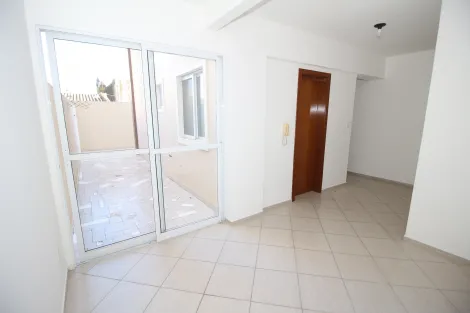 Alugar Apartamento / Padrão em Pelotas. apenas R$ 1.100,00