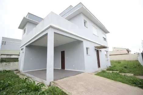 Alugar Casa / Padrão em Pelotas. apenas R$ 4.000,00
