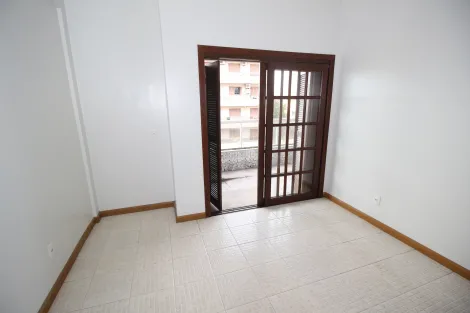 Alugar Apartamento / Fora de Condomínio em Pelotas. apenas R$ 1.550,00