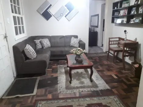Localizada no tranquilo e bem estabelecido bairro de Três Vendas, em Pelotas - RS, esta casa oferece uma excelente oportunidade para quem procura espaço, conforto e comodidade.