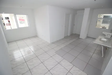 Alugar Apartamento / Padrão em Pelotas. apenas R$ 500,00