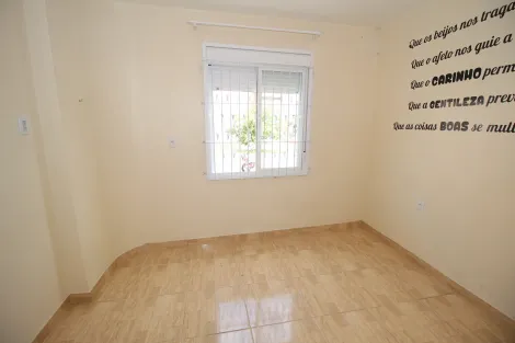 Alugar Casa / Padrão em Pelotas. apenas R$ 1.800,00