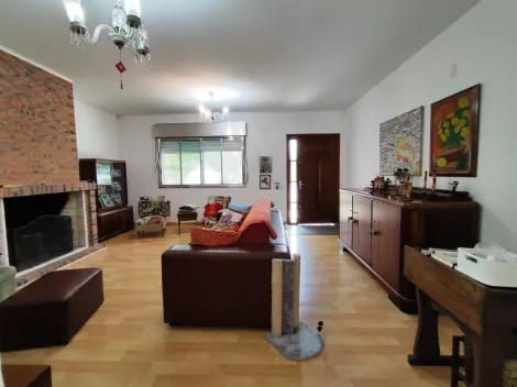 Imperdível: Casa à Venda no Umuarama com 3 Dormitórios, Pátio e Piscina!