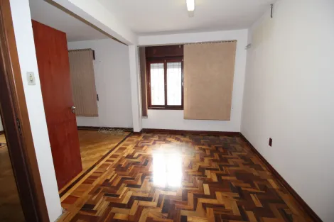 Alugar Casa / Padrão em Pelotas. apenas R$ 4.500,00