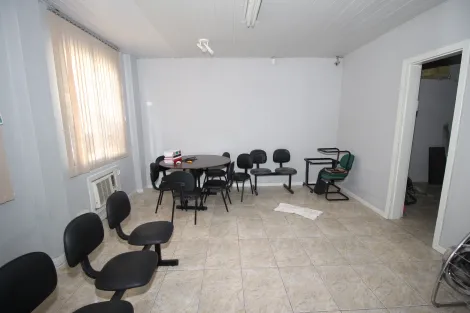 Alugar Casa / Padrão em Pelotas. apenas R$ 3.500,00