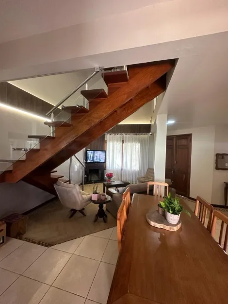 Alugar Casa / Padrão em Pelotas. apenas R$ 900.000,00