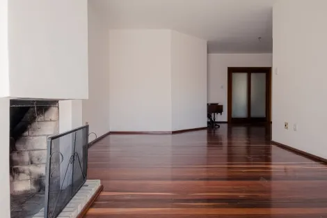 Apartamento à Venda: Sacada, Churrasqueira, Lareira, Peças Amplas, Piso de Madeira, Elevador, Próximo a Escolas