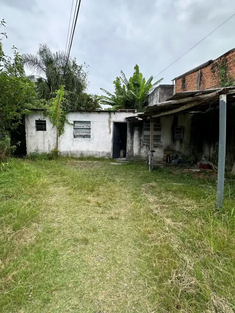 Alugar Casa / Padrão em Pelotas. apenas R$ 280.000,00