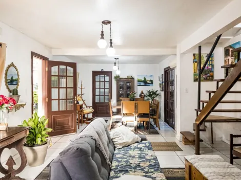 Alugar Casa / Padrão em Pelotas. apenas R$ 399.000,00