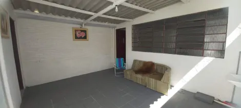 Alugar Casa / Padrão em Pelotas. apenas R$ 215.000,00