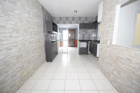 Alugar Casa / Condomínio em Pelotas. apenas R$ 1.050,00
