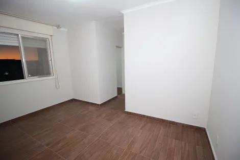 Apartamento espaçoso em andar alto.