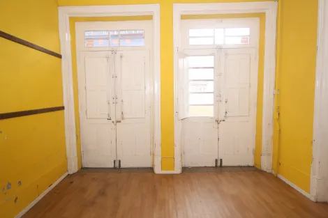 imagem 2 - Casa Ampla no Centro de Pelotas - Ideal para Uso Residencial ou Comercial imagem 2 - Casa Ampla no Centro de Pelotas - Ideal para Uso Residencial ou Comercial