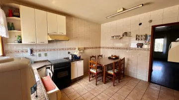 imagem 4 - Sobrado amplo com 5 quartos, lareira e churrasqueira na Colina do Sol. imagem 4 - Sobrado amplo com 5 quartos, lareira e churrasqueira na Colina do Sol.