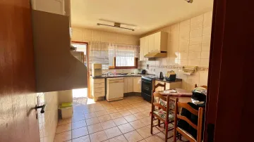 imagem 5 - Sobrado amplo com 5 quartos, lareira e churrasqueira na Colina do Sol. imagem 5 - Sobrado amplo com 5 quartos, lareira e churrasqueira na Colina do Sol.