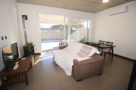 imagem 1 - Sobrado mobiliado com piscina no Condomínio Vivendas do Laranjal - Conforto e lazer a poucos passos da praia imagem 1 - Sobrado mobiliado com piscina no Condomínio Vivendas do Laranjal - Conforto e lazer a poucos passos da praia