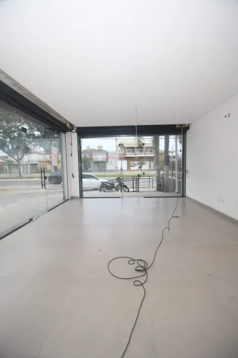imagem 3 - Loja Comercial com Vitrine Ampla na Av. Domingos de Almeida - Alto Fluxo e Localização Estratégica imagem 3 - Loja Comercial com Vitrine Ampla na Av. Domingos de Almeida - Alto Fluxo e Localização Estratégica